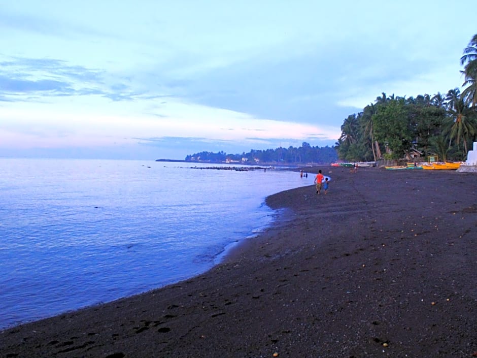 RedDoorz @ July's Haven Seaside Pension Camiguin