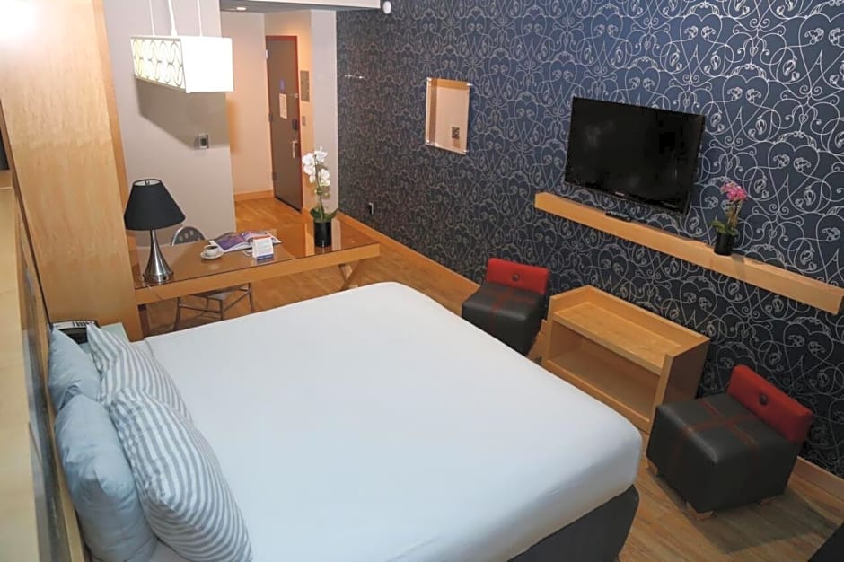 Tryp by Wyndham Times Square South
