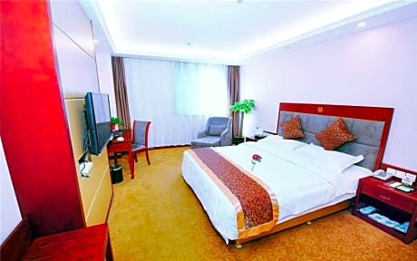 1 King Bed Deluxe Room Smoking