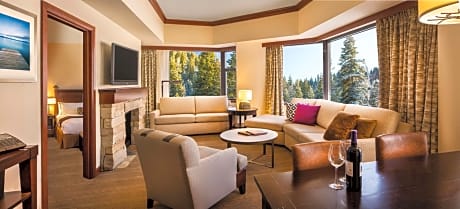 Deluxe Suite with Fireplace and Forest View