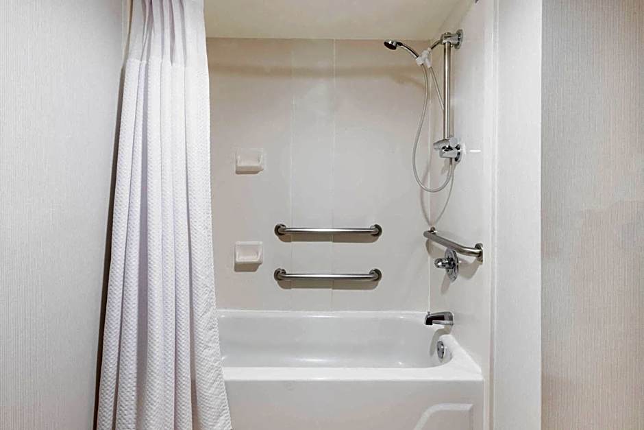 Courtyard by Marriott Bloomington