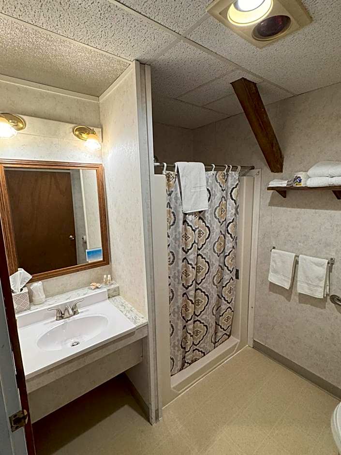 Lake Ontario Motel & Inn