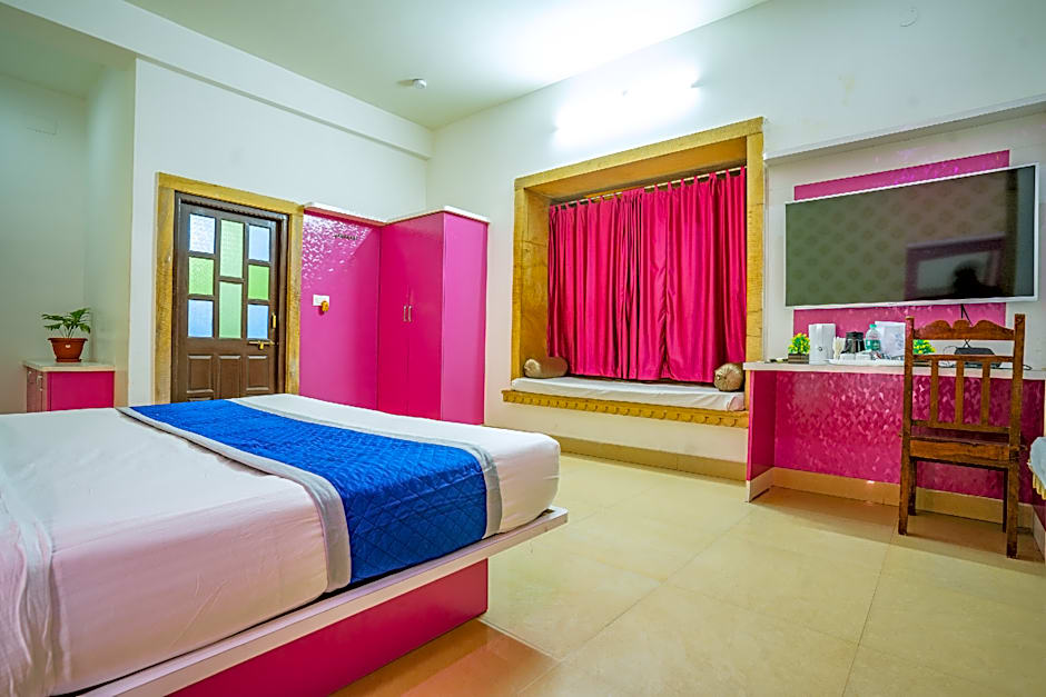 Hotel Marina Mahal