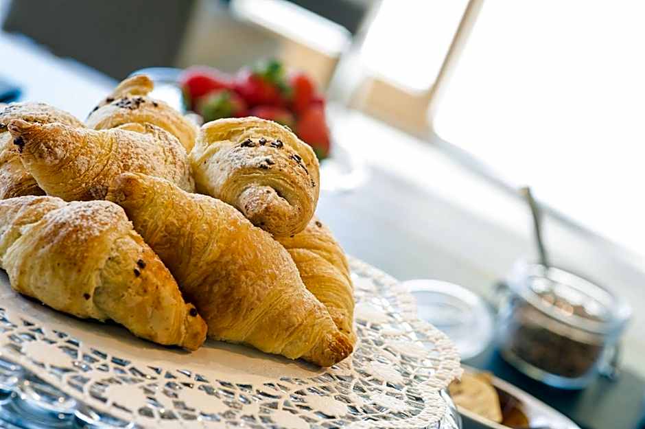 Haus Gregori Modern & Central Stay in Vineyard with Rooftop & Served Breakfast