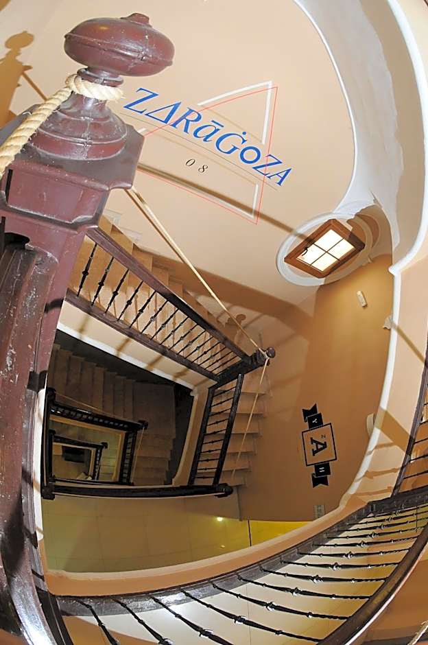 Be Zaragoza Hostel