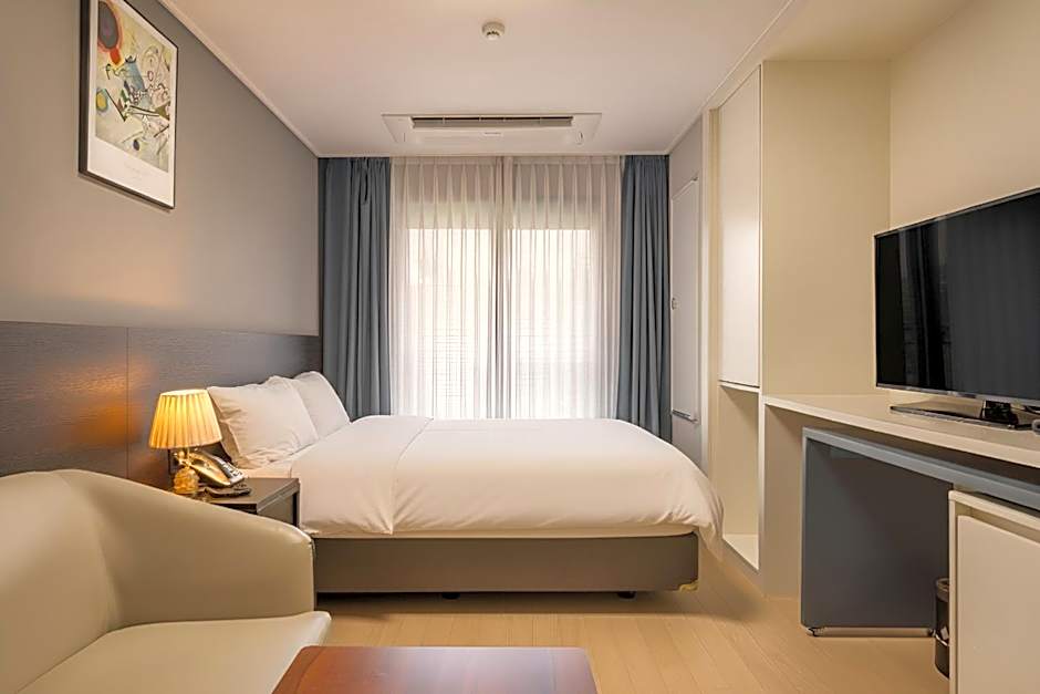 Sokcho Chonpines Beach Hotel