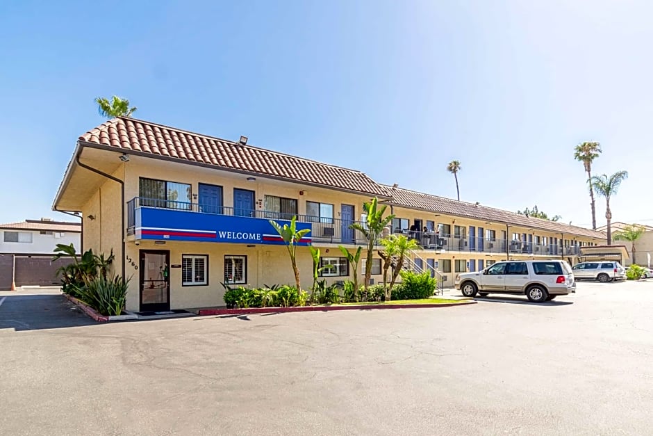 Motel 6 Riverside, CA - UCR East