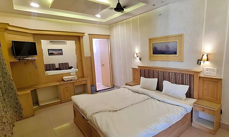 Hotel Kamal ( Nearest to Taj Mahal )