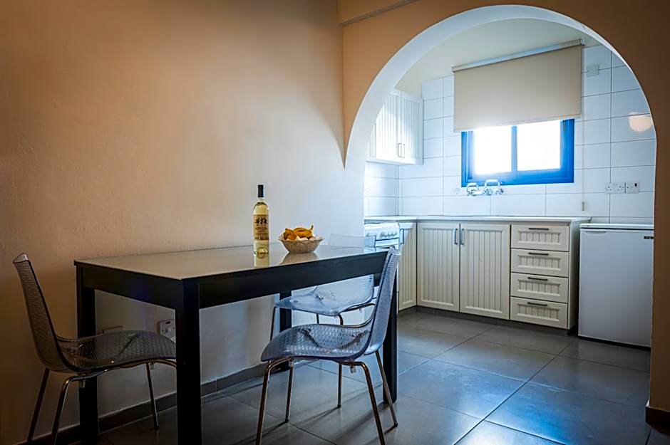 Kefalos Damon Hotel Apartments