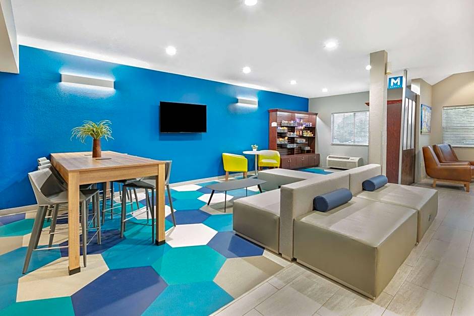 Microtel Inn and Suites by Wyndham Austin Airport