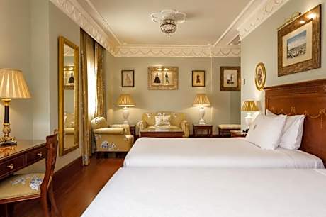Deluxe Double or Twin Room with City View