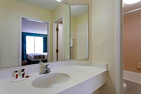 2 Double Beds Smoking Room With Free