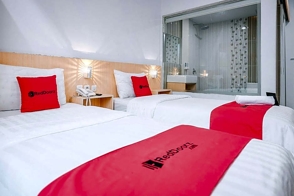 RedDoorz Premium at Hotel T-ONE Jambi