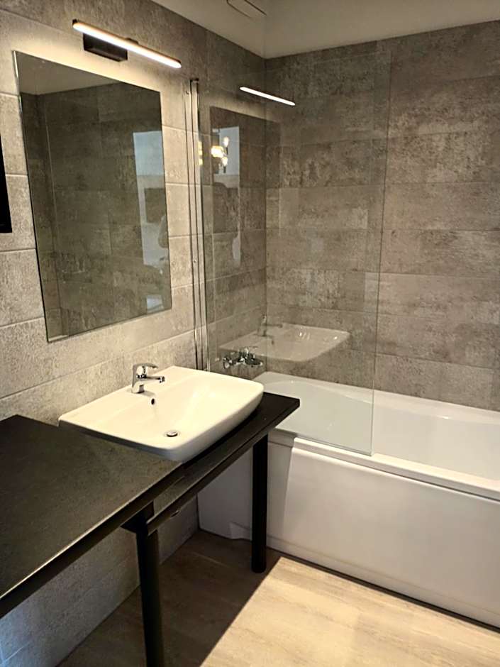 Parizs Garden Apartments