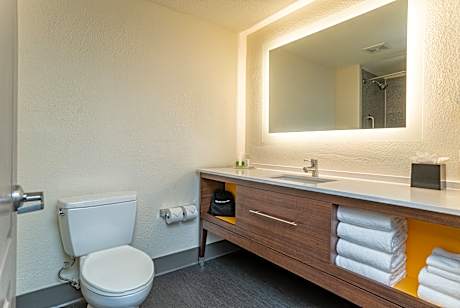 1 Bedroom Suite Canal View