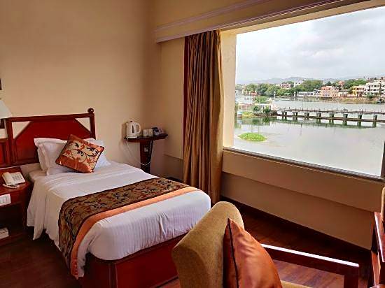 Rajdarshan - A Lake View Hotel