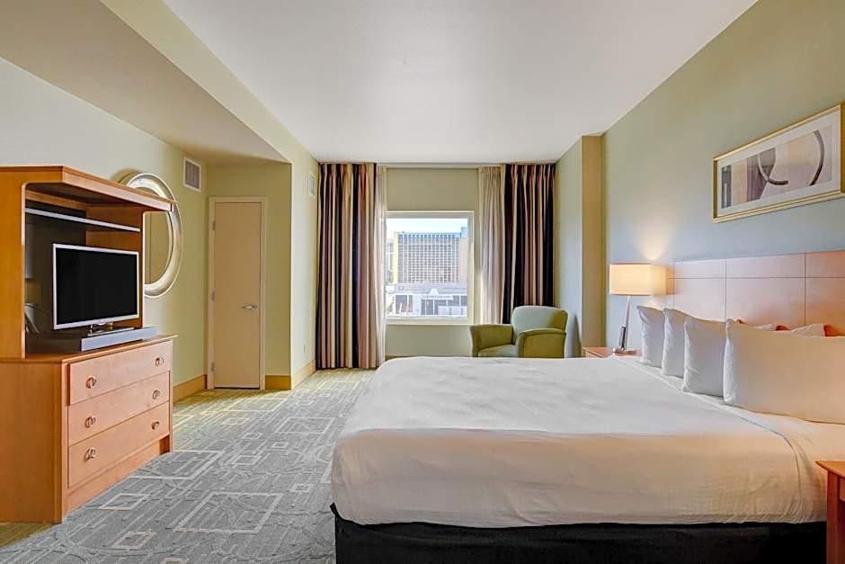 Princess II Suite Platinum * Balcony Strip Views