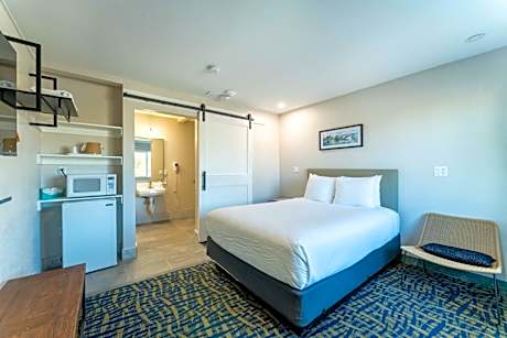 Queen Room - Accessible/Non-Smoking