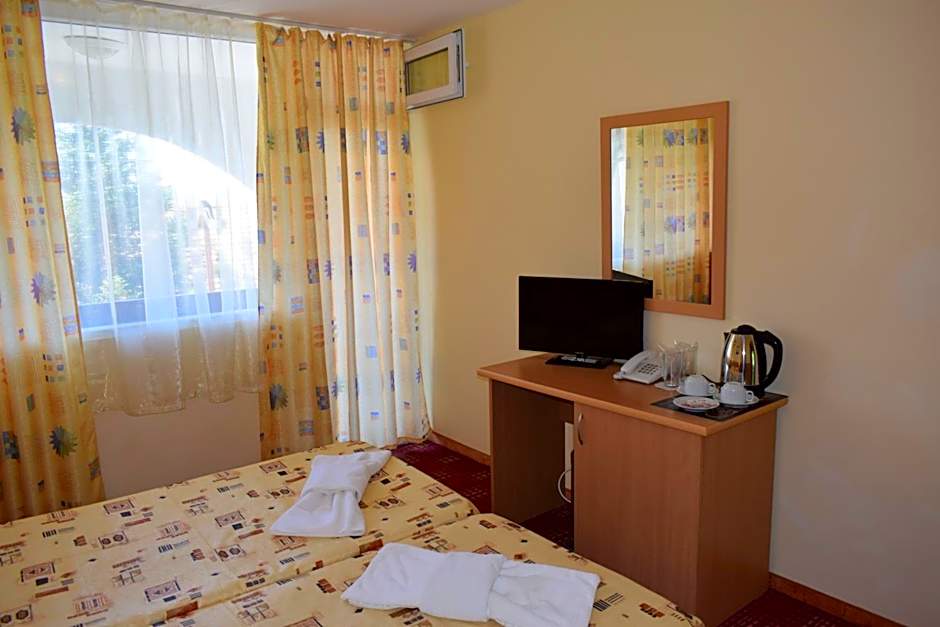 Ahilea Hotel - Free Pool Access