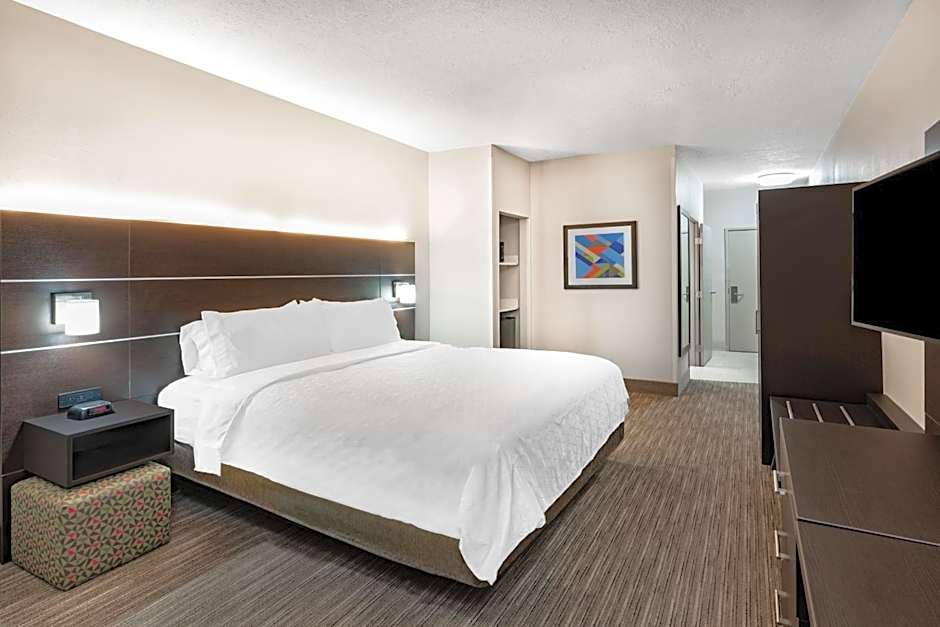 Holiday Inn Express & Suites Albuquerque-N. Balloon Fsta Park By IHG