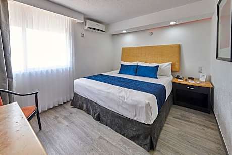 Standard 1 King Bed- Non-Smoking