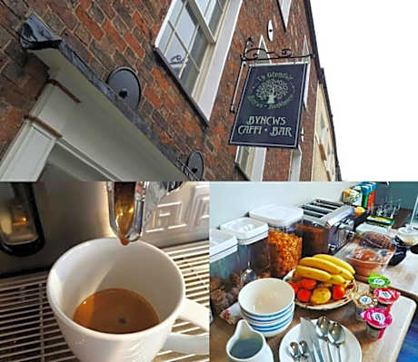 Ty Glyndwr Bunkhouse, Bar and cafe