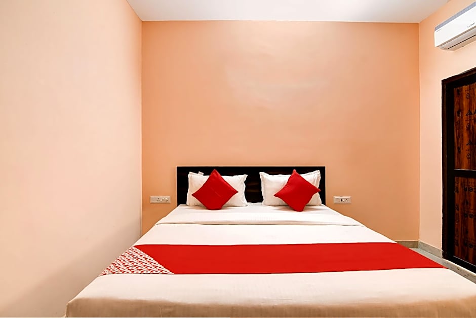 Hotel O S S Guesthouse