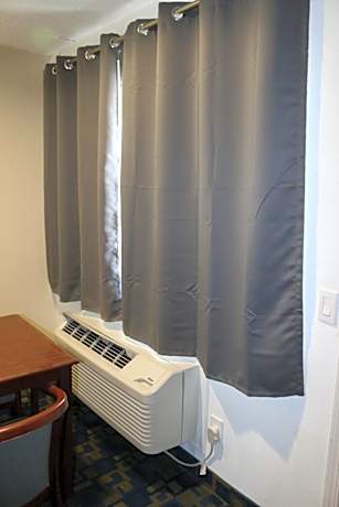 Queen Room - Non-Smoking