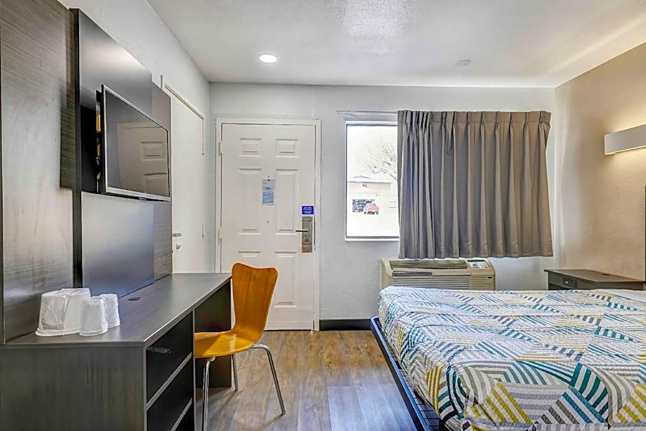 Motel 6 Denton, TX - UNT