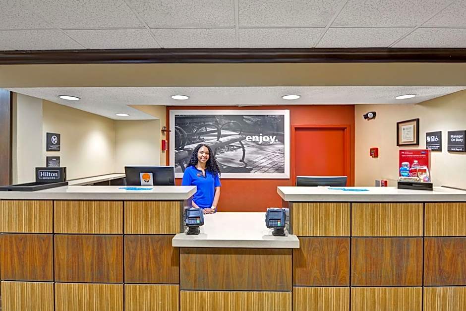 Hampton Inn By Hilton Albany Wolf Road Airport