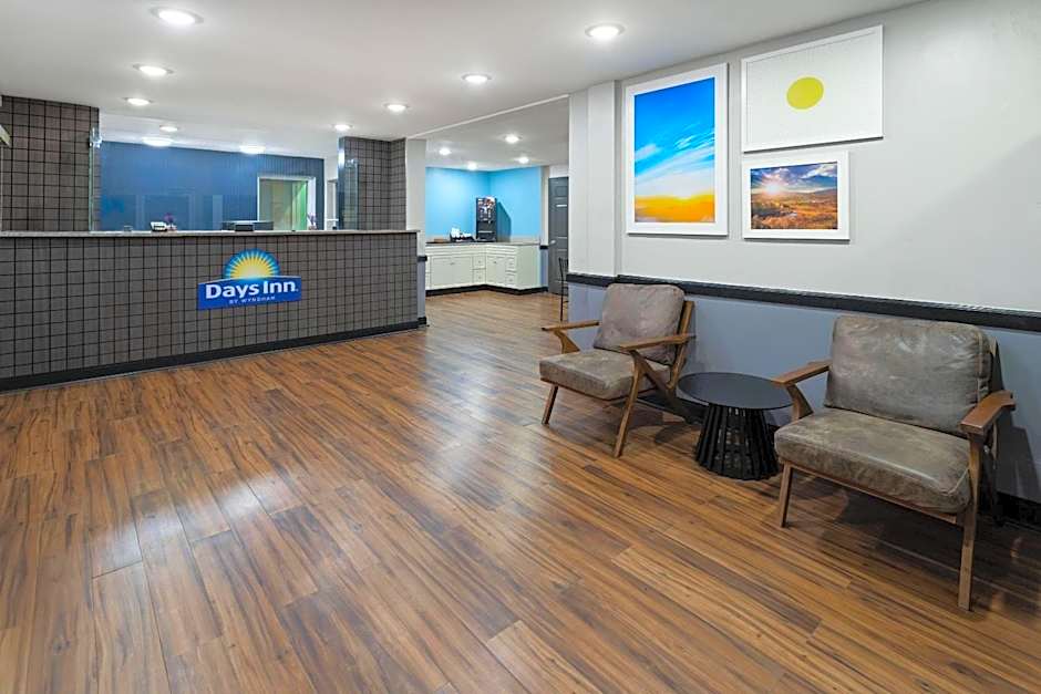 Days Inn by Wyndham Moosic