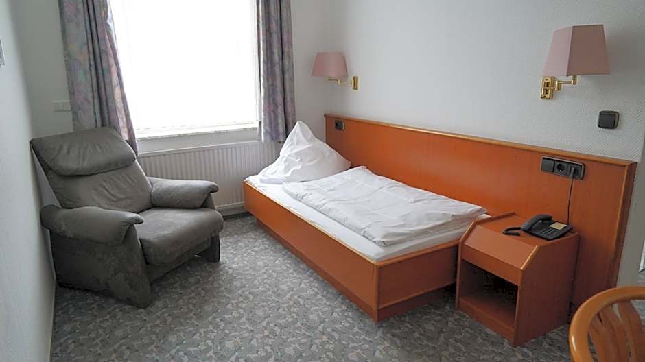 Photo 1 of 5 of Single Room