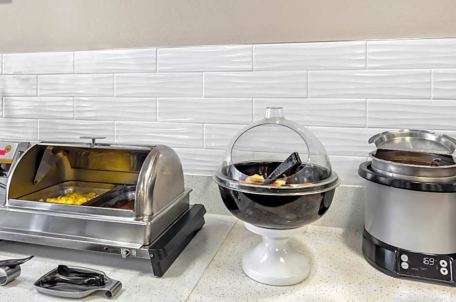 Quality Inn & Suites Charleston - Civic Center