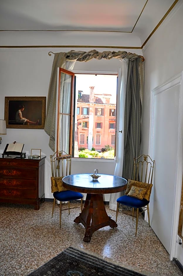 La Chambre D'Ella