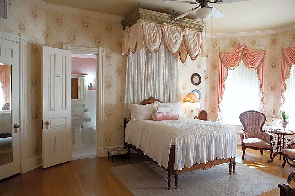 Alexander Mansion Bed & Breakfast