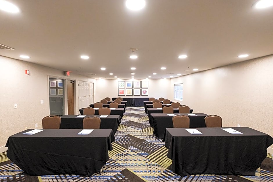 Holiday Inn Express Alpharetta - Roswell By IHG