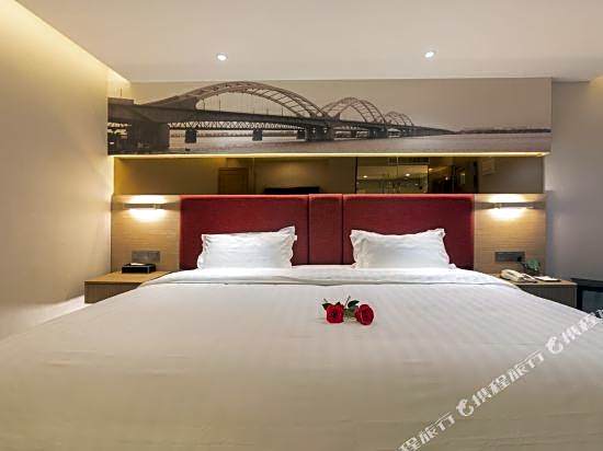 Ice Flower Hotel