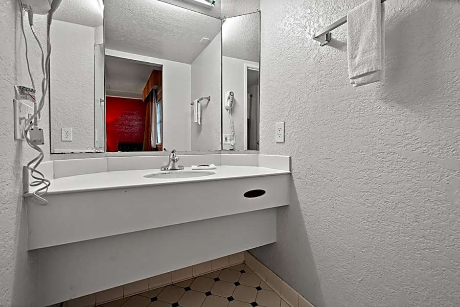 La Quinta Inn by Wyndham Costa Mesa / Newport Beach