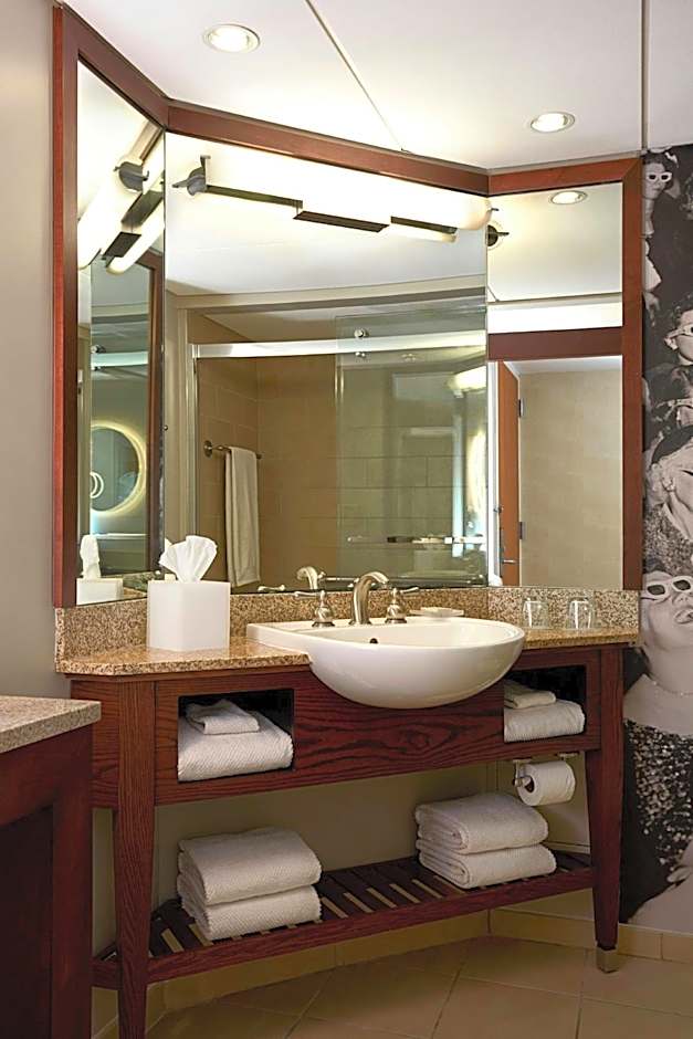 Renaissance by Marriott Columbus Downtown Hotel