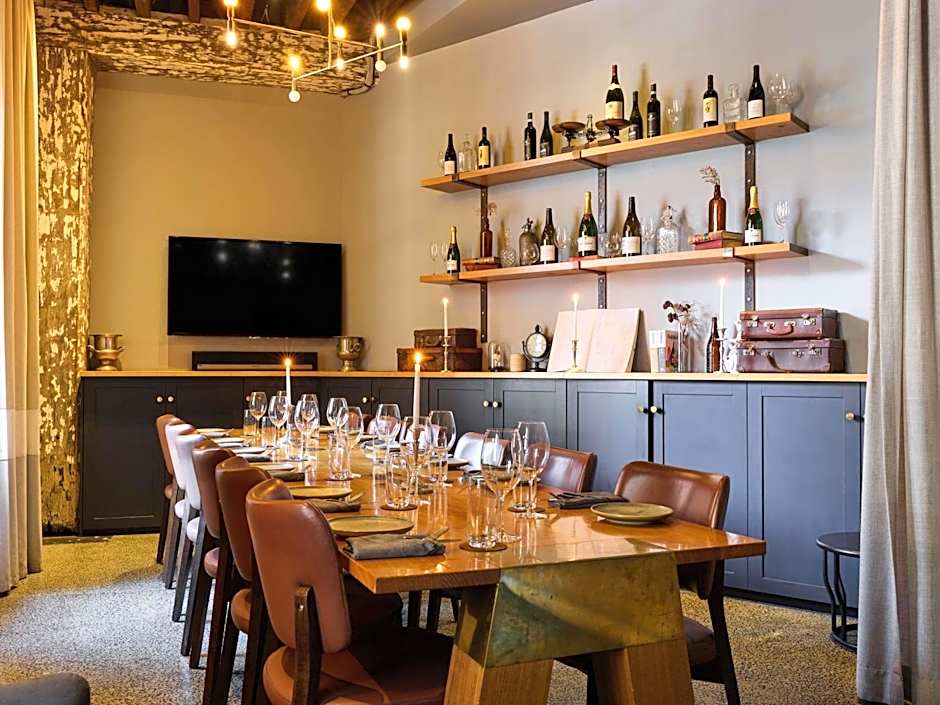 Hotel Woolstore 1888, Sydney - Handwritten Collection