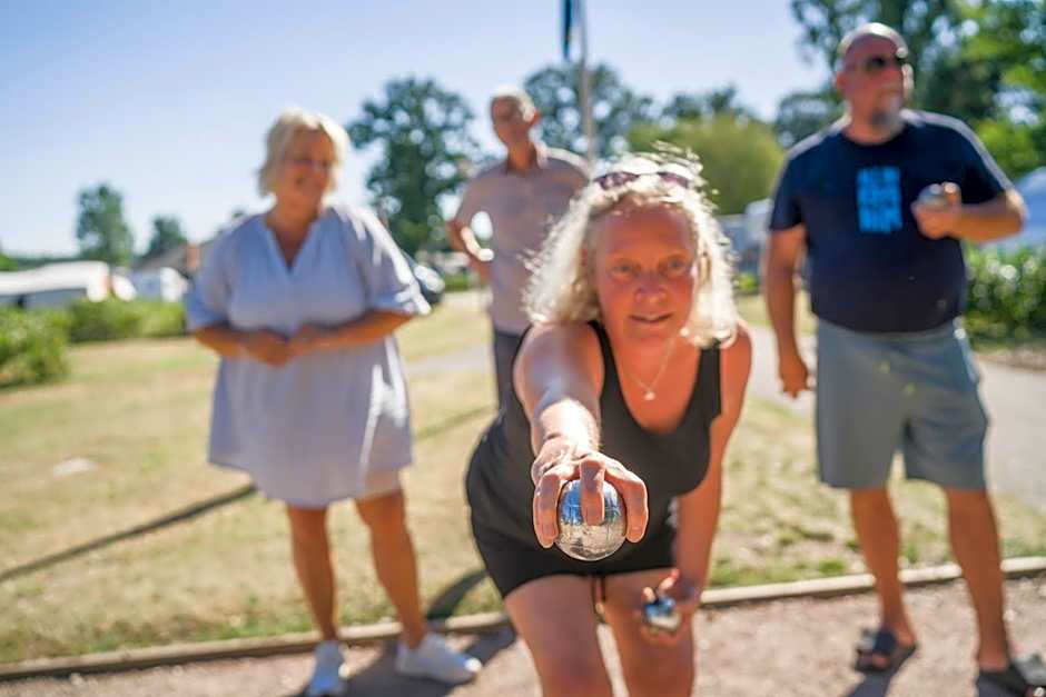 Ringsjöstrand Camping, Hotell och Stugby