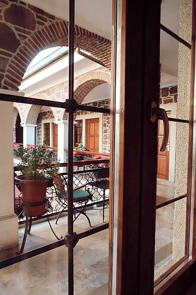 L'agora Old Town Hotel & Bazaar