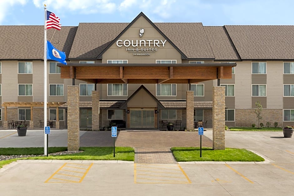 Country Inn & Suites by Radisson, St. Cloud West, MN