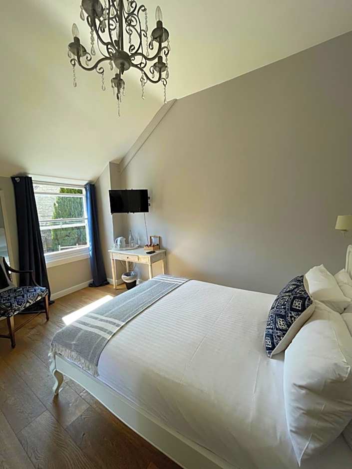 The Queen Matilda Country Rooms