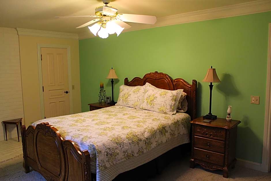 Photo 1 of 15 of Superior 1 Queen Bed