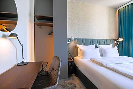 Standard Double Room with Garden view