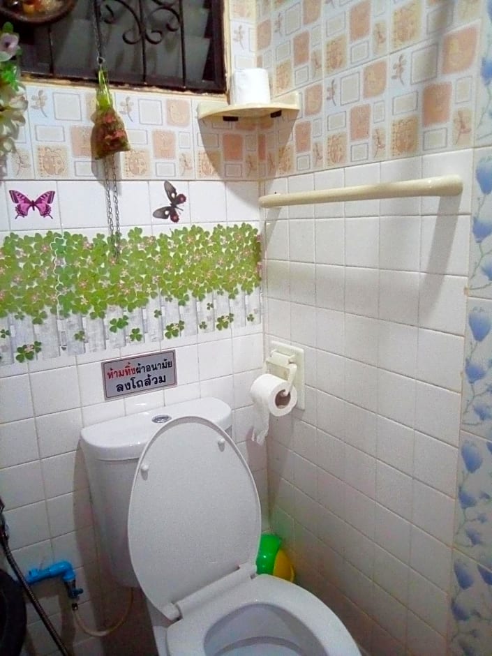 Ban Kru Ae mixed dorm