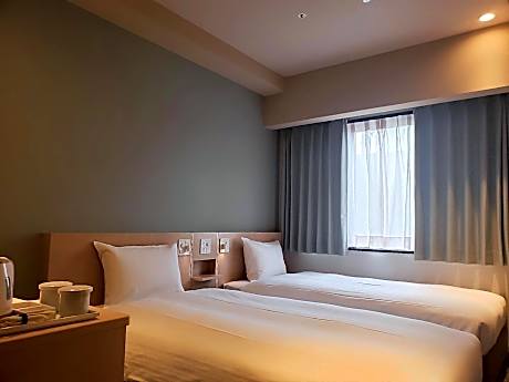 standard twin room (no housekeeping)