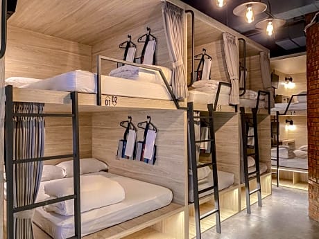 Bunk Bed in Mixed Dormitory Room