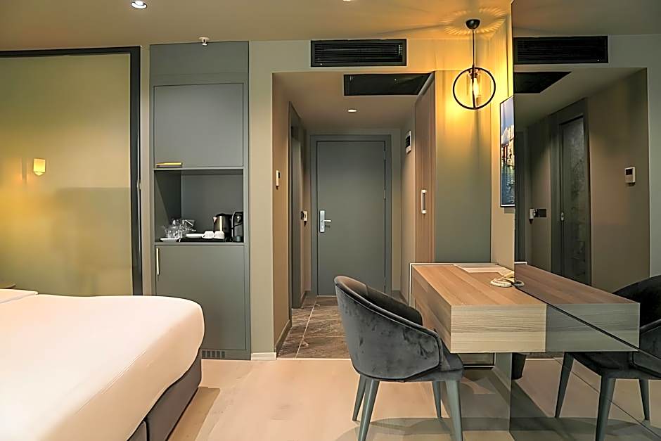 Pasaport Pier Hotel